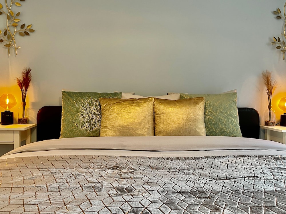 one lux stay near fashion district