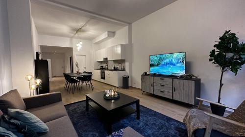 one lux stay near fashion district