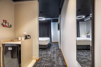 nightcap at empire hotel