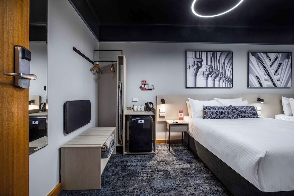 nightcap at empire hotel