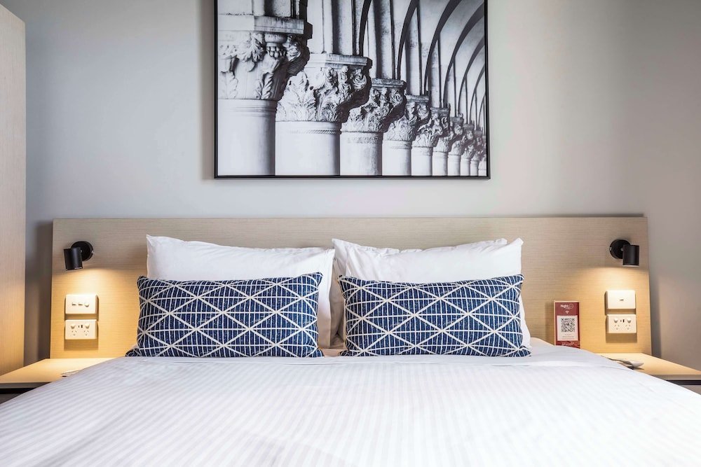 nightcap at empire hotel