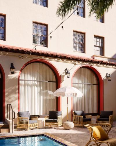 pasadena hotel and pool