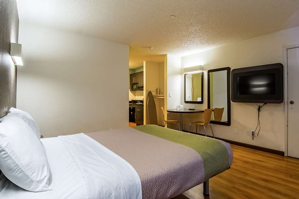 studio 6 cypress ca