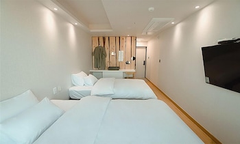 sokcho gallery in stay