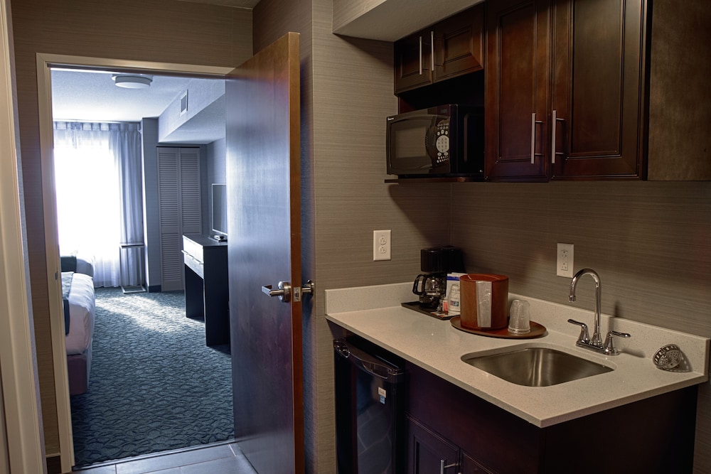 holiday inn express and suites sidney by ihg