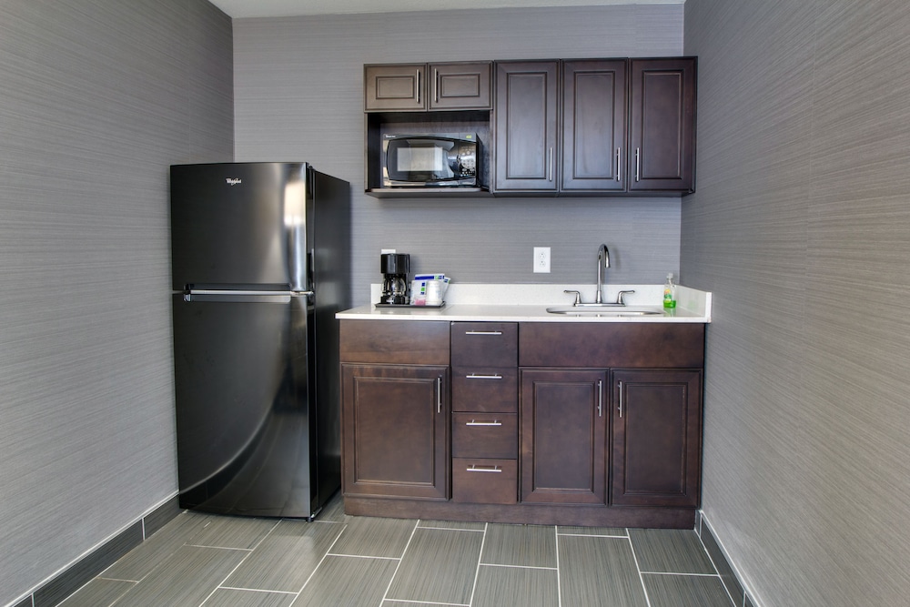 holiday inn express and suites sidney by ihg