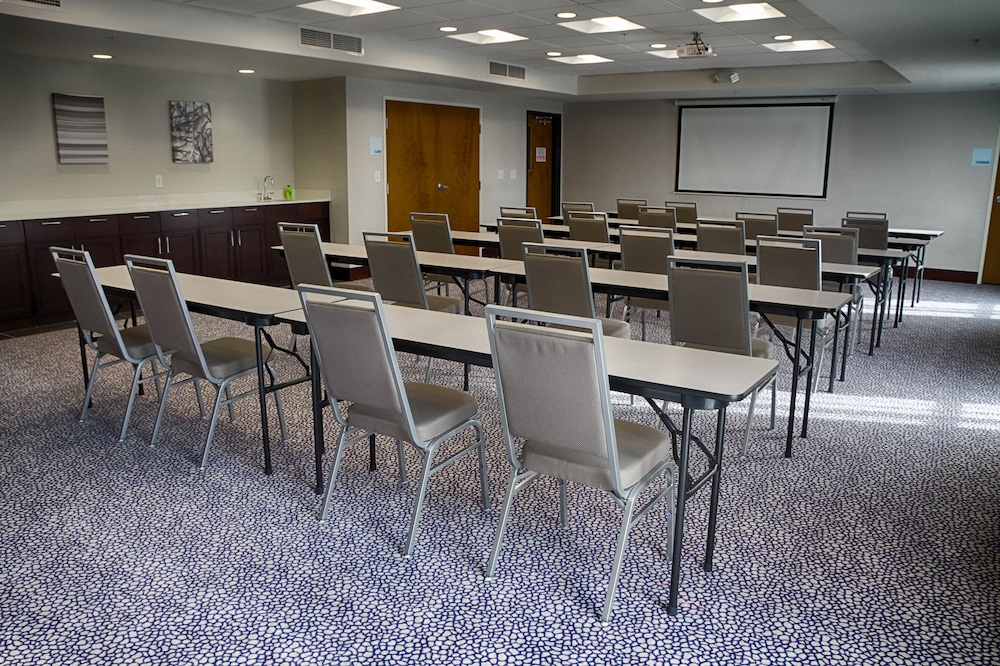 holiday inn express and suites sidney by ihg