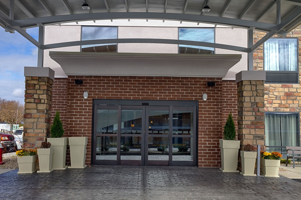 holiday inn express and suites sidney by ihg