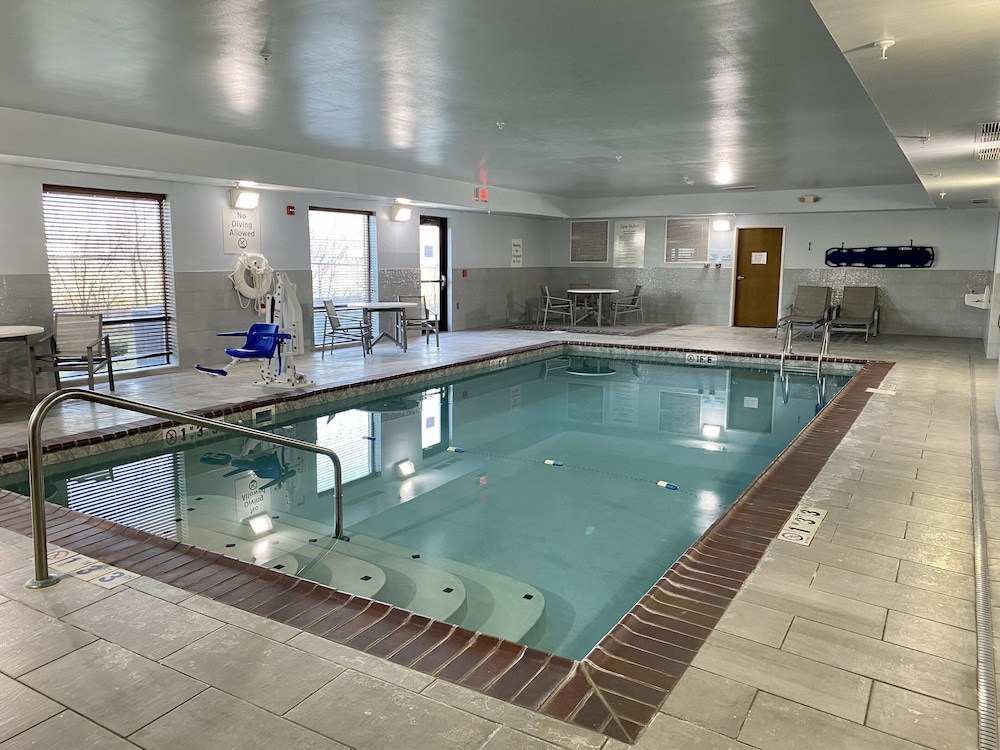 holiday inn express and suites sidney by ihg