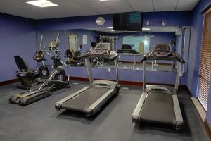 holiday inn express and suites sidney by ihg
