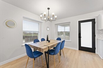 remote work friendly king beds fast wifi 3br