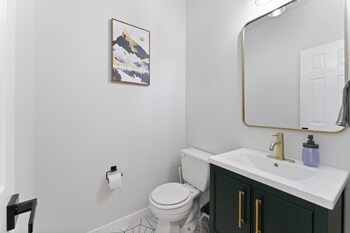 remote work friendly king beds fast wifi 3br