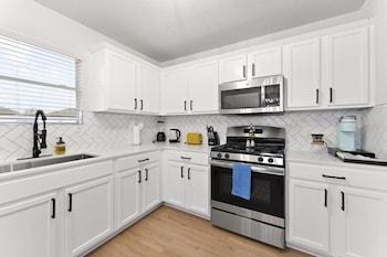remote work friendly king beds fast wifi 3br