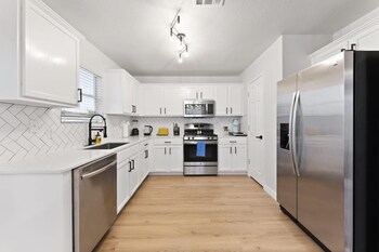 remote work friendly king beds fast wifi 3br
