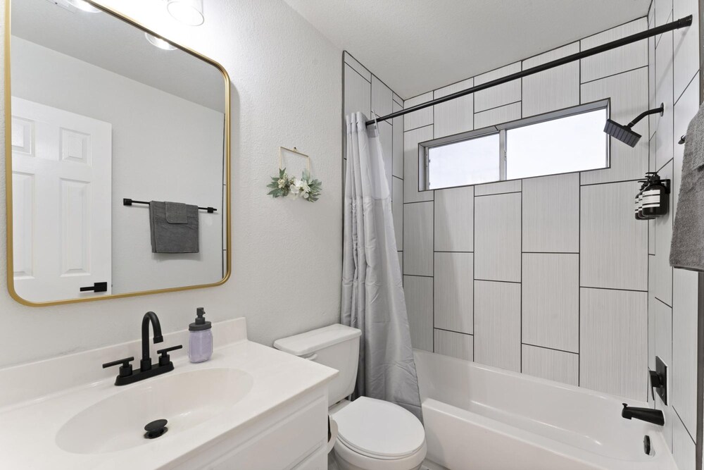 remote work friendly king beds fast wifi 3br