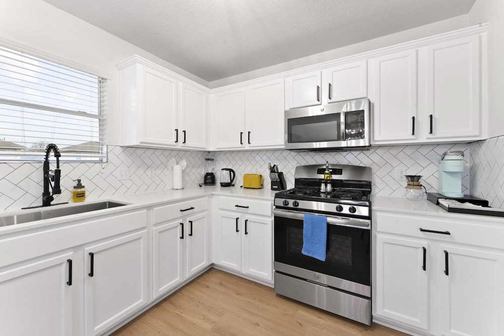 remote work friendly king beds fast wifi 3br
