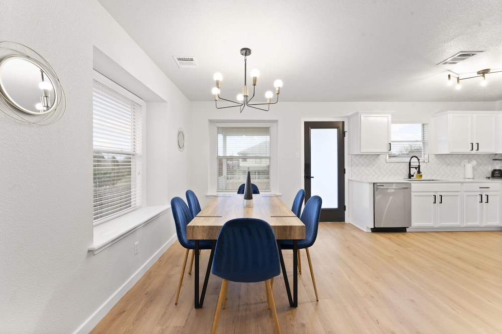 remote work friendly king beds fast wifi 3br
