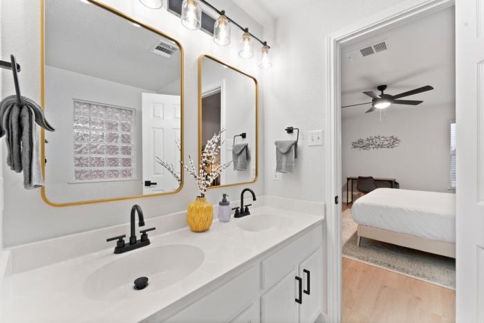 remote work friendly king beds fast wifi 3br