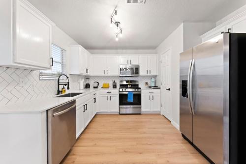 remote work friendly king beds fast wifi 3br