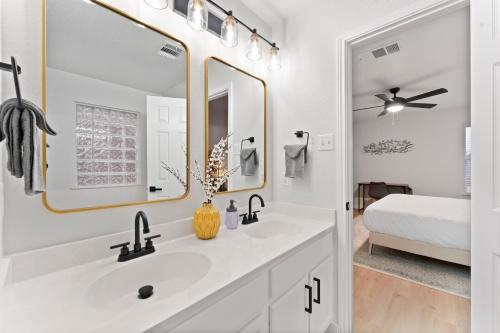 remote work friendly king beds fast wifi 3br