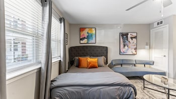 efficiency studio close to downtown and domain