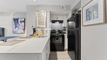 efficiency studio close to downtown and domain