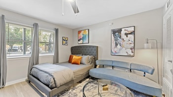 efficiency studio close to downtown and domain