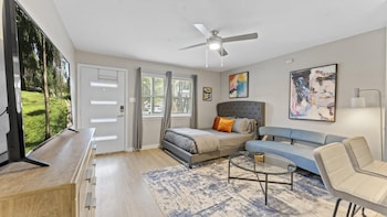 efficiency studio close to downtown and domain