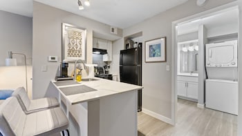 efficiency studio close to downtown and domain