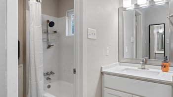 efficiency studio close to downtown and domain