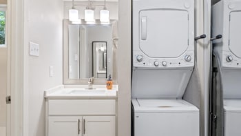 efficiency studio close to downtown and domain