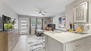 efficiency studio close to downtown and domain