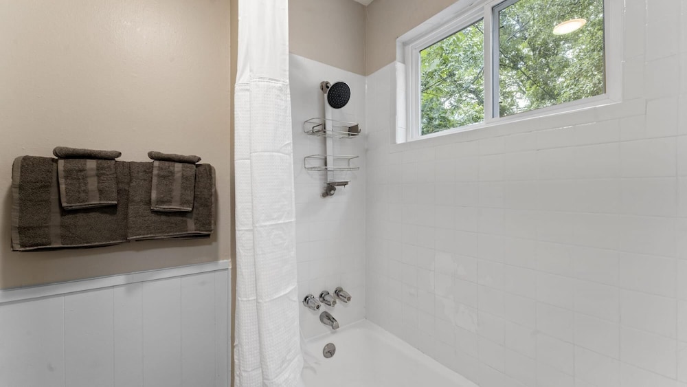 efficiency studio close to downtown and domain