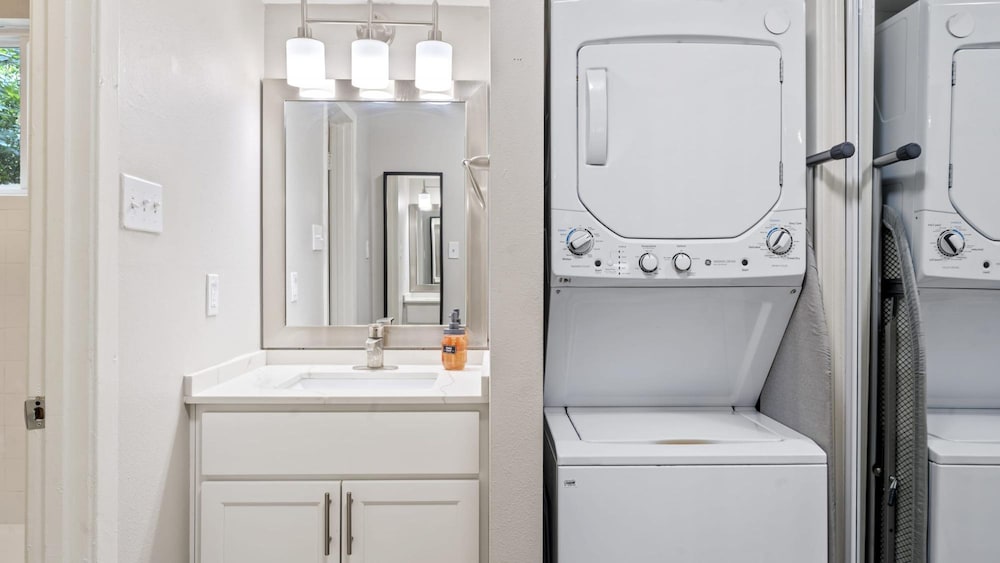 efficiency studio close to downtown and domain