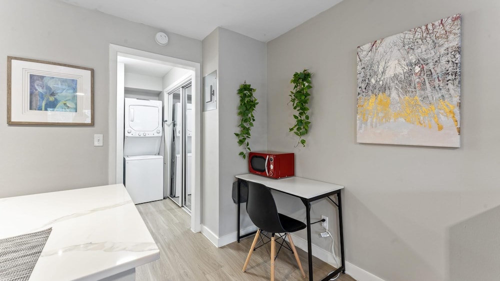 efficiency studio close to downtown and domain