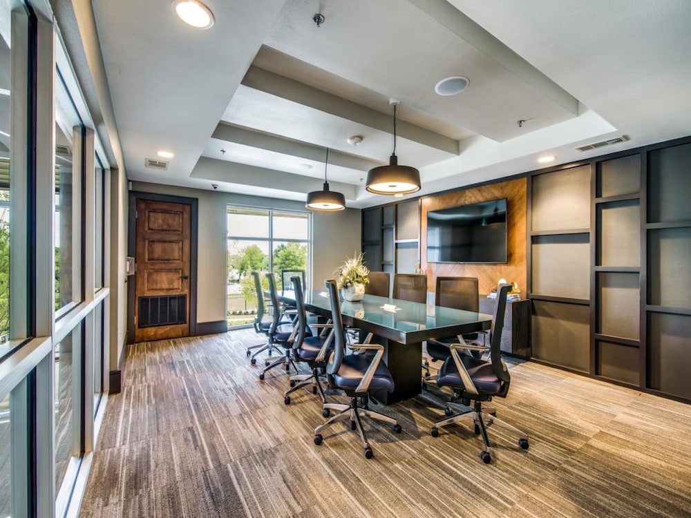 elegant 1br king suite close to dt w fast wifi