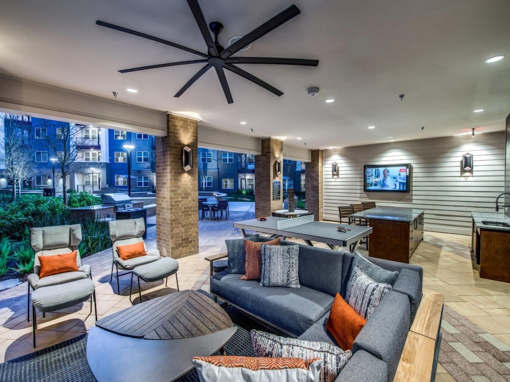 elegant 1br king suite close to dt w fast wifi