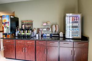 cobblestone inn and suites avoca