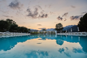 seven park hotel lake como adults only