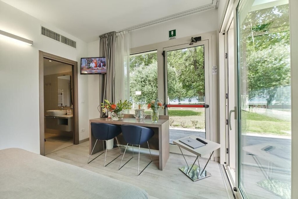 seven park hotel lake como adults only