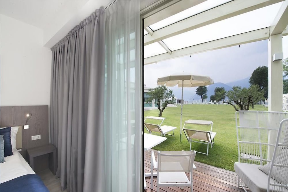 seven park hotel lake como adults only
