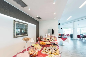 seven park hotel lake como adults only