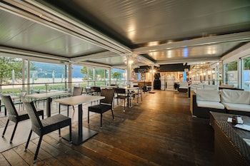 seven park hotel lake como adults only