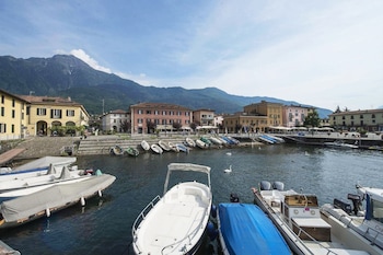 seven park hotel lake como adults only