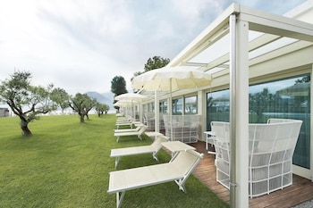 seven park hotel lake como adults only
