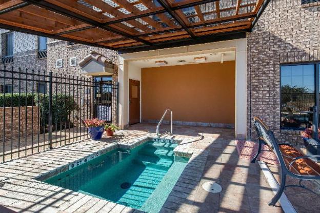 comfort suites marshall