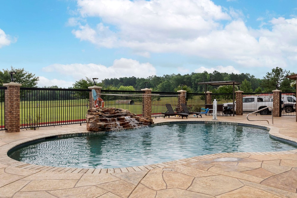 comfort suites marshall