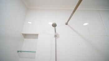 homey 2br with extra room at taman beverly apartment