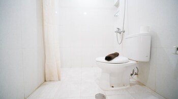 homey 2br with extra room at taman beverly apartment