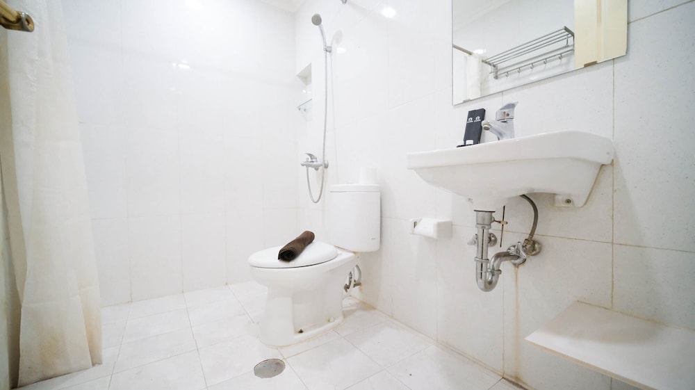 homey 2br with extra room at taman beverly apartment